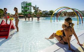 Camping Narbonne Plage 4* : Mobil Home Premium 33 M² A 200M De La Plage Et Centre Ville